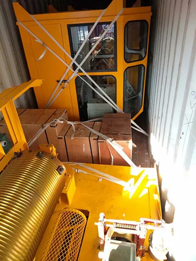 Carga de contenedores en el puerto de grúa viajera birriel de 20 toneladas