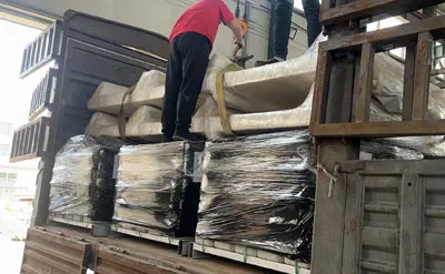 Empaque y Envío de Grúa Pluma Móvil de 2 Ton