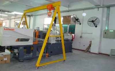 Российский клиент купить мобильный козловой кран 1 тонна 3M ручной регулируемый с ручным подъемником