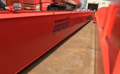 Proceso de fabricación de una grúa pórtico de 25 toneladas tras el pintado