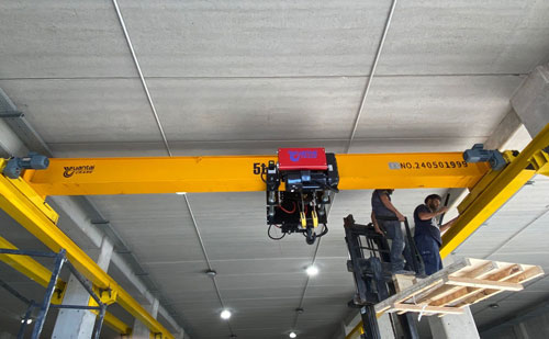 Grúa Viajera Monorraíl de 5 Toneladas y 6,3 m de altura y 3,85 m de con Polipasto Eléctrico Europeo de Cable Venta a México