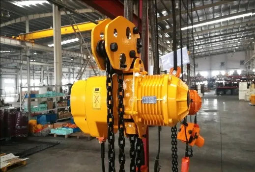 grúa Pluma Giratoria con polipasto eléctrico de cadena