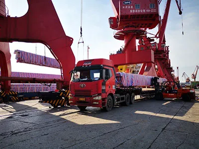 Transporte de una puente grúa birriel con cuchara de 20 toneladas