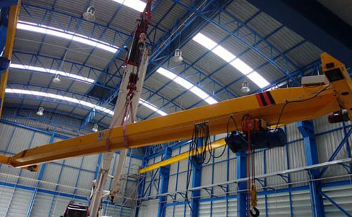 4 conjuntos de puentes grúa y polipastos para España