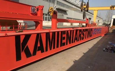 Proceso de fabricación de una grúa pórtico de 25 toneladas tras el pintado