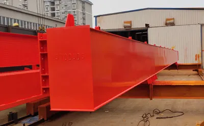 Proceso de fabricación de una grúa pórtico de 25 toneladas tras el pintado