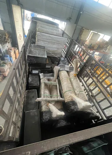 Empaque y Envío de Grúa Pluma Móvil de 2 Ton