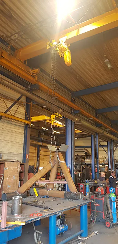 Instalación de un polipasto eléctrico de cadena de 5 toneladas con altura libre reducida