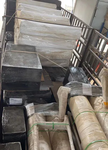 Empaque y Envío de Grúa Pluma Móvil de 2 Ton